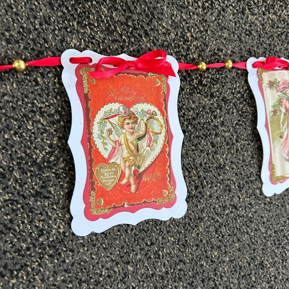 Vintage repurposed, valentine garland - Picture 6 of 9